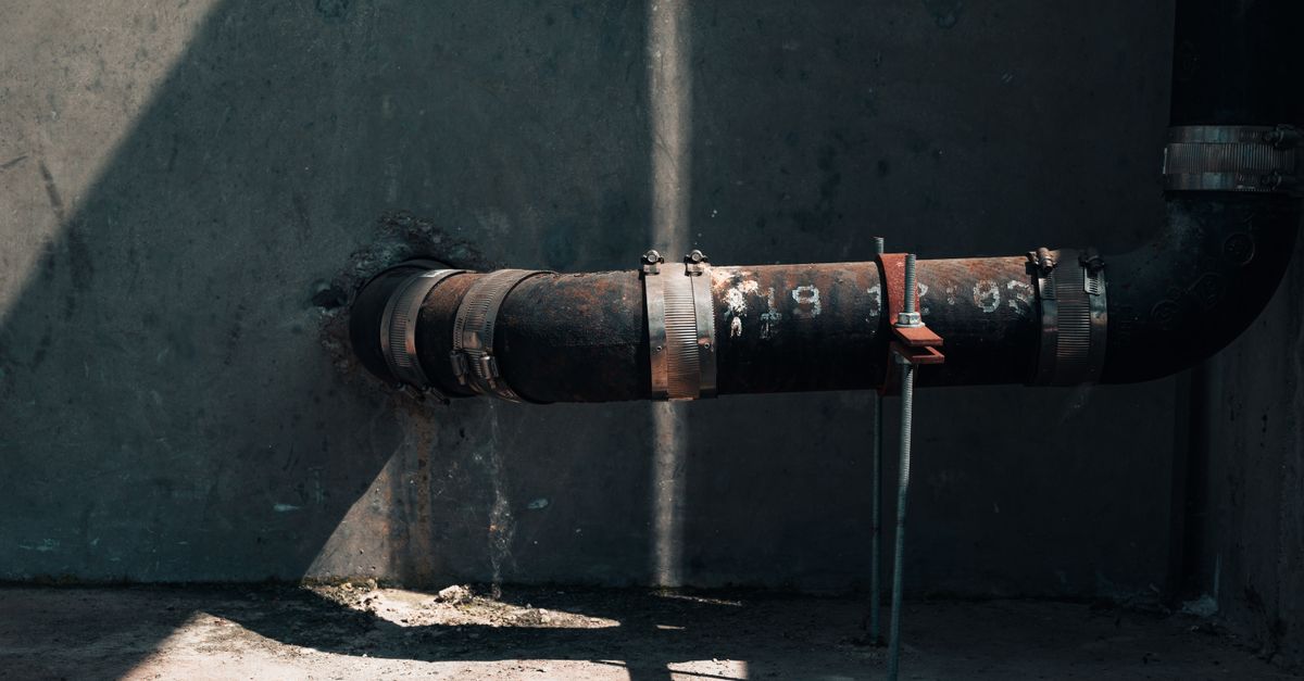 Understanding Commercial Plumbing Codes and Compliance in Maintenance
